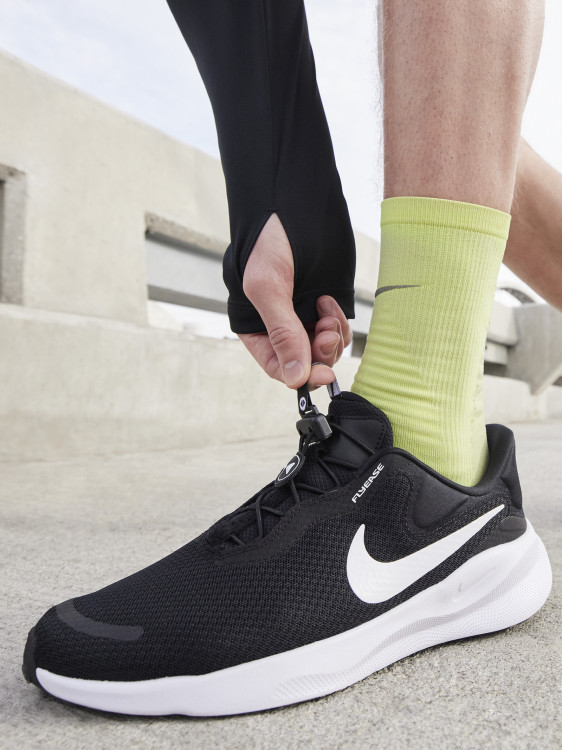 Кроссовки мужские Nike NIKE REVOLUTION 7 EASYON черные FQ4112-001 изображение 9