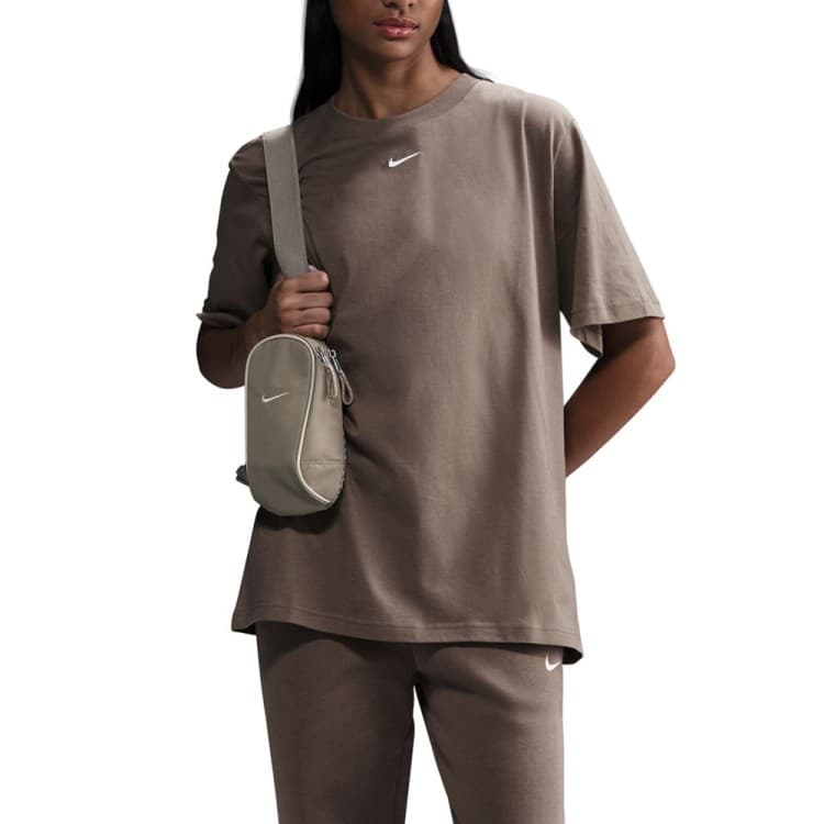 Футболка жіноча Nike W NSW TEE ESSNTL LBR коричнева FD4149-233