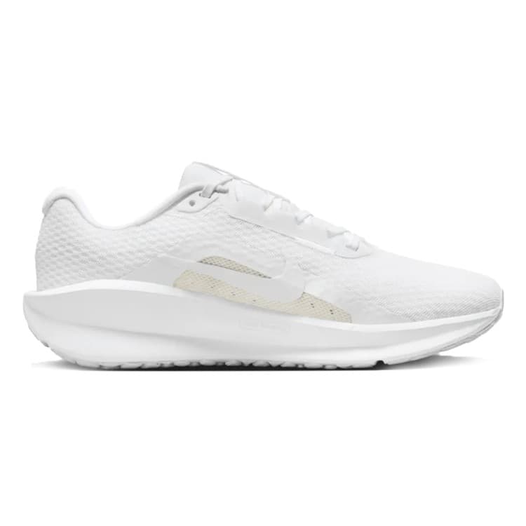 Кроссовки женские Nike W DOWNSHIFTER 13 белые FD6476-101