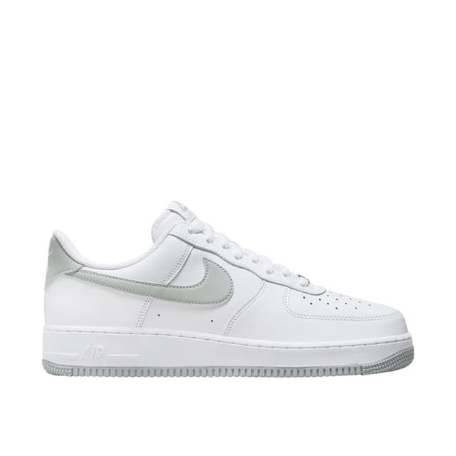 Кросівки чоловічі Nike AIR FORCE 1 07 білі FJ4146-100