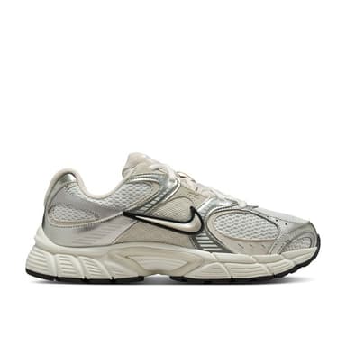 Кросівки жіночі Nike W V5 RNR кремові HQ7901-104 — Sport City Кросівки жіночі Nike W V5 RNR кремові HQ7901-104