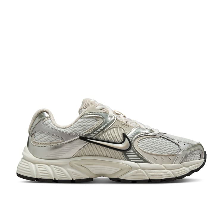 Кроссовки женские Nike W V5 RNR кремовые HQ7901-104 — Sport City Кроссовки женские Nike W V5 RNR кремовые HQ7901-104